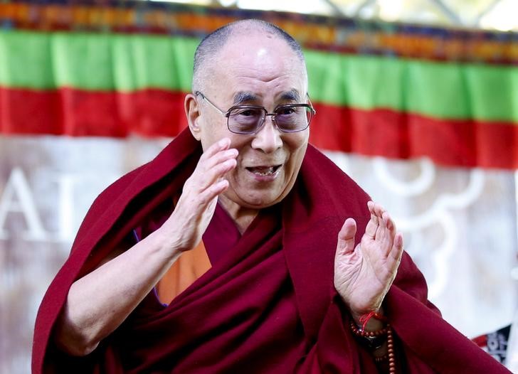© Reuters. الدلاي لاما يلغي زيارة لأمريكا في أكتوبر بناء على نصيحة الأطباء