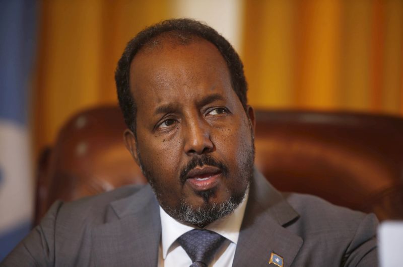 © Reuters. رئيس البرلمان الصومالي يسحب طلب مساءلة رئيس البلاد