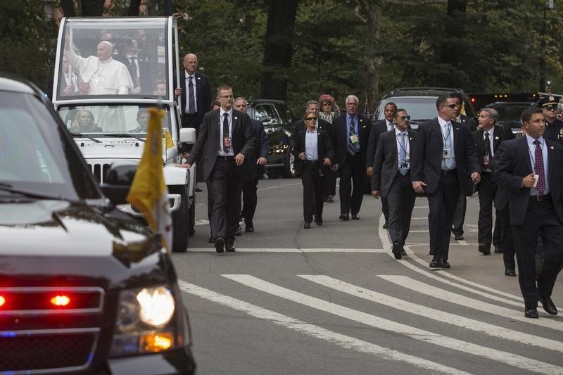 © Reuters. El papa Francisco se dirige a Filadelfia para promover la libertad religiosa