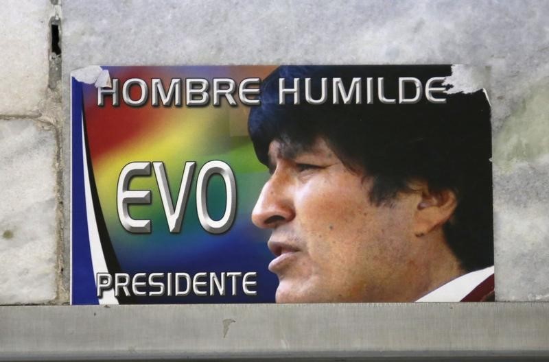 © Reuters. A poster of Morales is seen displayed at the National Congress building in La Paz 