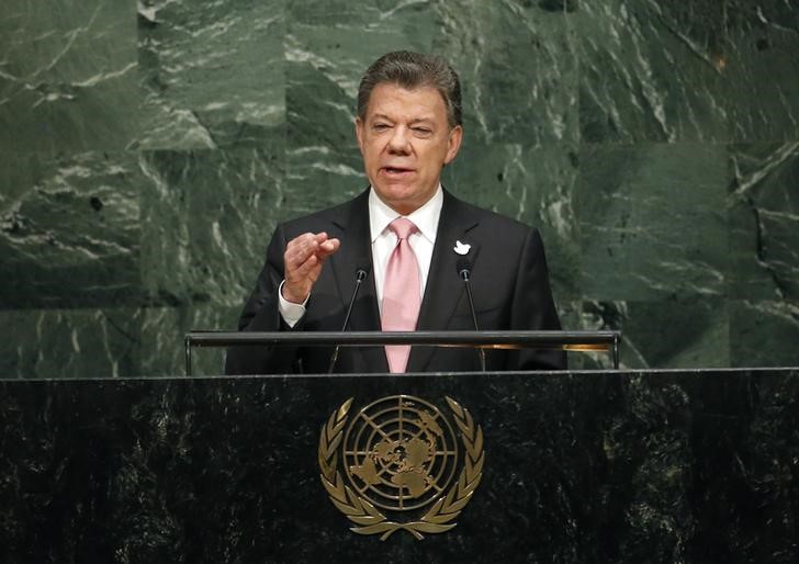 © Reuters. Juan Manuel Santos Calderon, president of Colombia,addresses a plenary meeting of the United Nations Sustainable Development Summit 2015 at United Nations headquarters in Manhattan