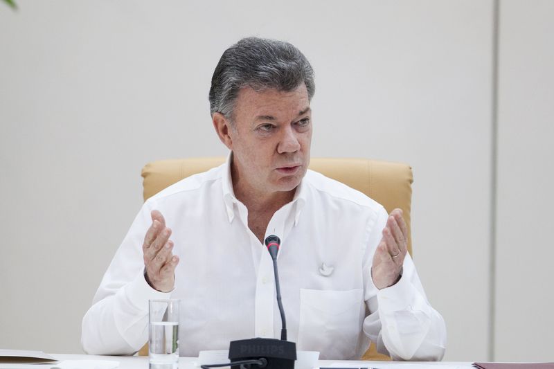 © Reuters. Colombia's President Juan Manuel Santos speaks during a news conference in Havana