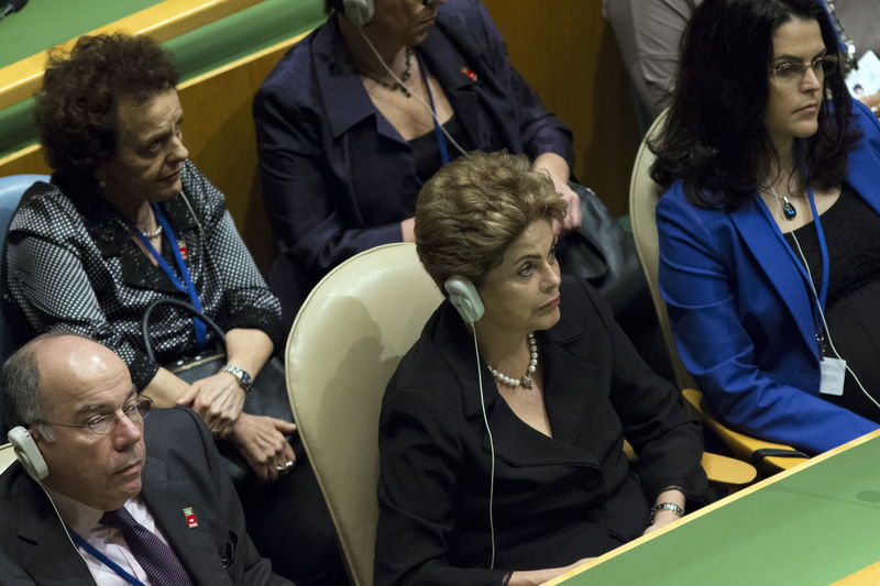 © Reuters. Rousseff confía en contrarrestar volatilidad cambiaria en Brasil con reservas