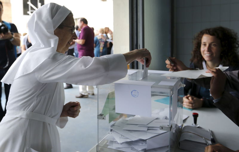 © Reuters. Sube la participación en las elecciones catalanas