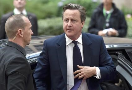 © Reuters. British Prime Minister Cameron arrives at a European Union leaders extraordinary summit on the migrant crisis, in Brussels