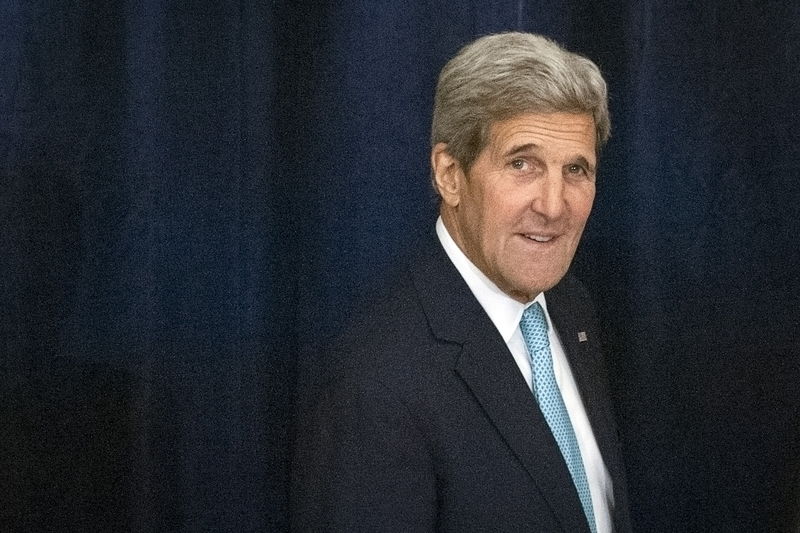 © Reuters. U.S. Secretary of State Kerry arrives for a high-level U.N. event on Afghanistan, at the Palace Hotel in New York