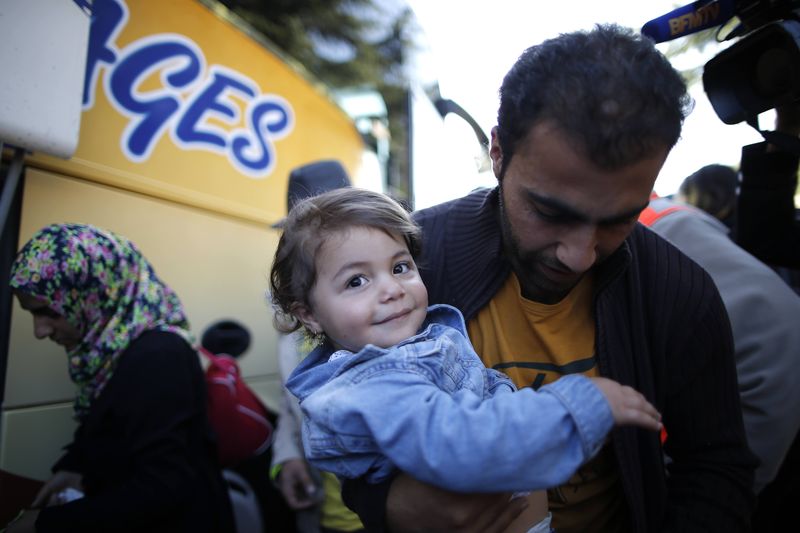© Reuters. تحقيق-بعيدا عن الحكومات الأوروبية.. مواقع الكترونية توفر إقامة مجانية للاجئين