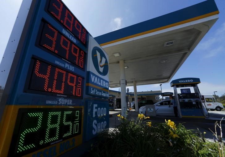 © Reuters. لوندبرج:متوسط سعر البنزين في أمريكا يهبط تسعة سنتات خلال أسبوعين