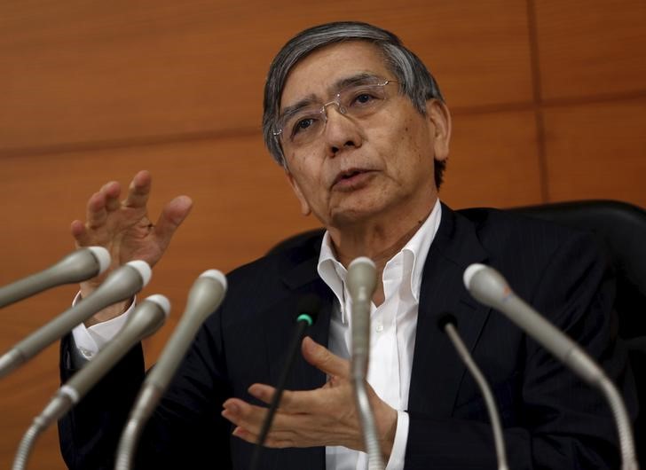 © Reuters. Bank of Japan Governor Kuroda speaks during a news conference at the BOJ headquarters in Tokyo