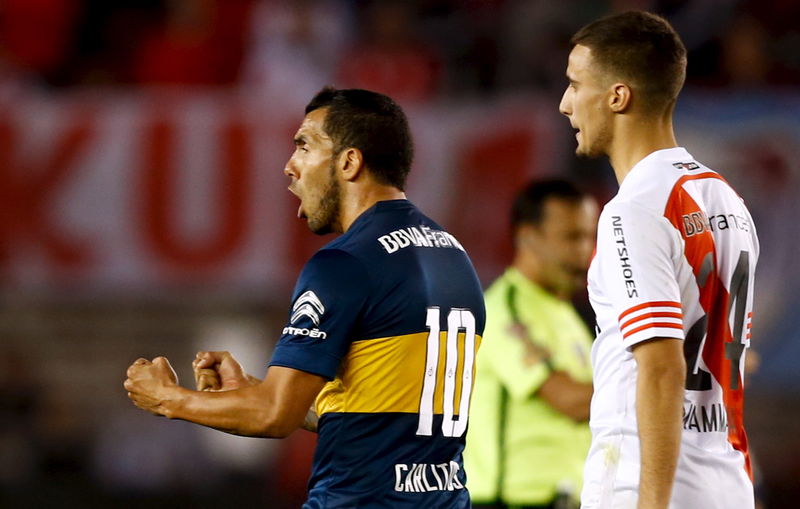 © Reuters. Boca Juniors se acerca al título de liga en Argentina