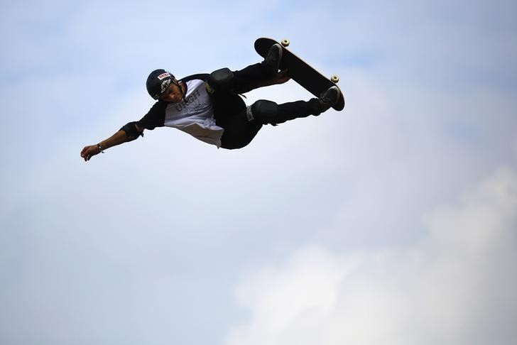 © Reuters. Competidor durante evento de skate na China