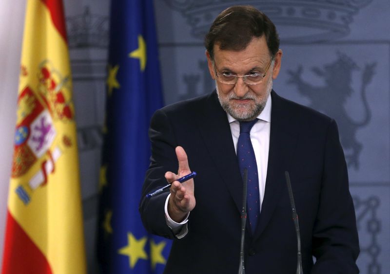 © Reuters. Rajoy, dispuesto a hablar con el nuevo gobierno catalán, pero dentro de la ley  