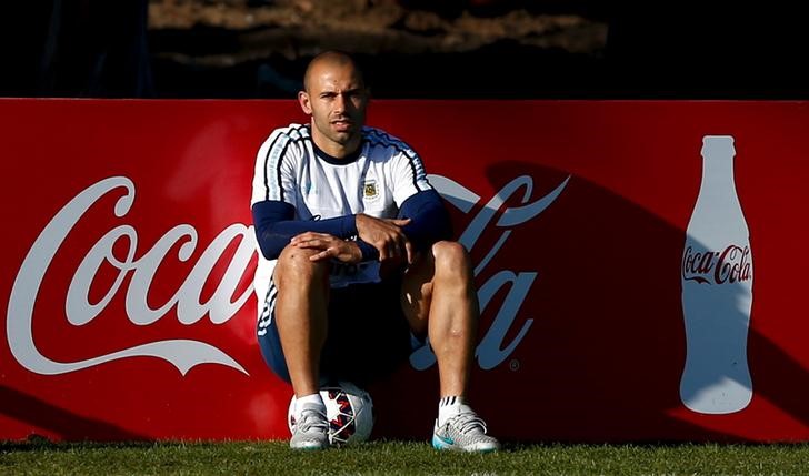 © Reuters. Mascherano durante treino da seleção argentina em La Serena, no Chile