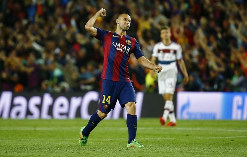 © Reuters. Fiscalía se querella contra jugador del Barça Mascherano por supuesto fraude