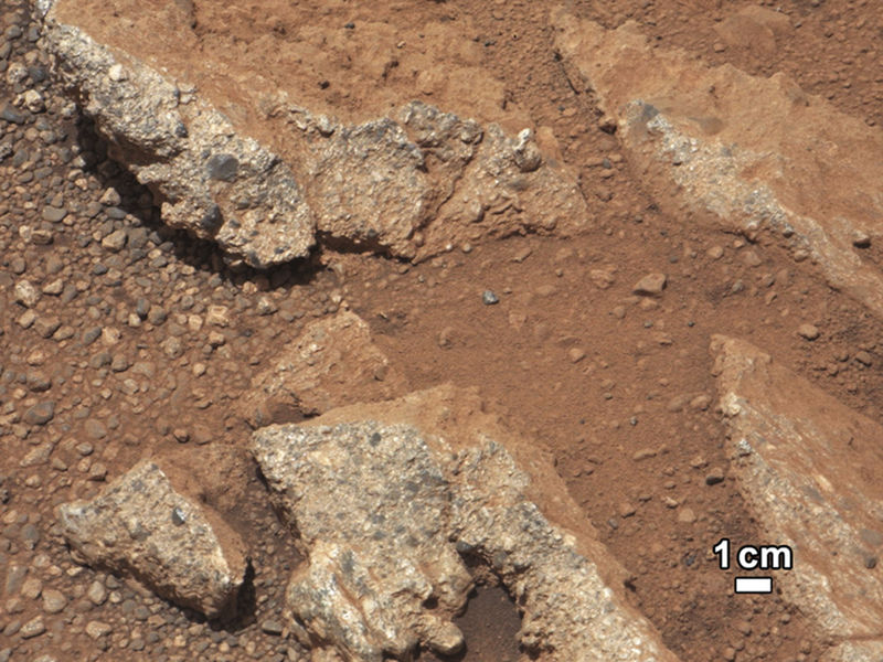 © Reuters. A rock outcrop called Link pops out from a Martian surface in this NASA handout image