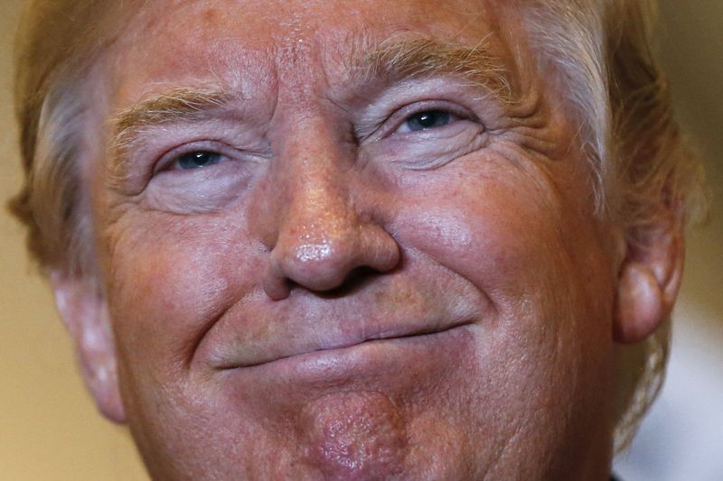 © Reuters. U.S. Republican presidential candidate Donald Trump smiles during a news conference to reveal his tax policy at Trump Tower in Manhattan, New York 