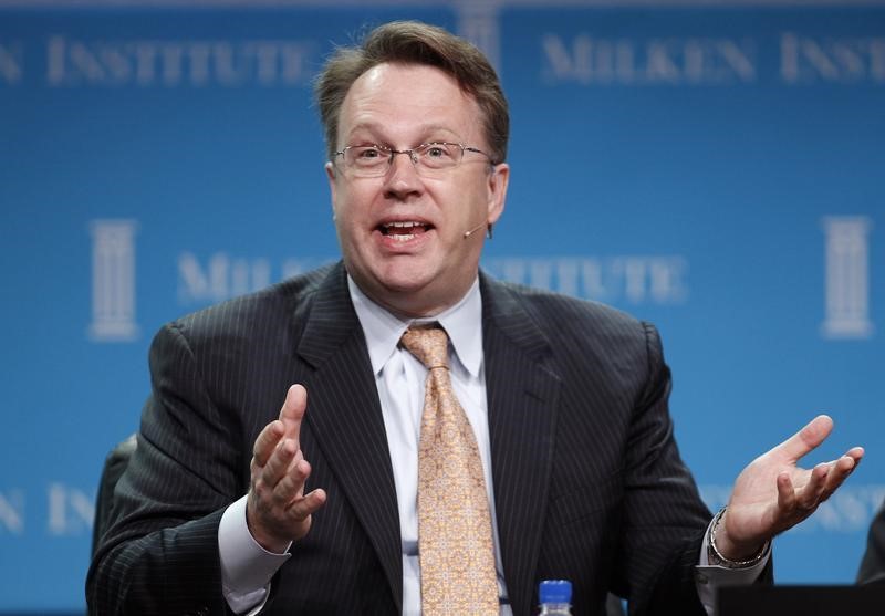 © Reuters. Williams, president and chief executive of the Federal Reserve Bank of San Francisco, takes part in a panel discussion in Beverly Hills