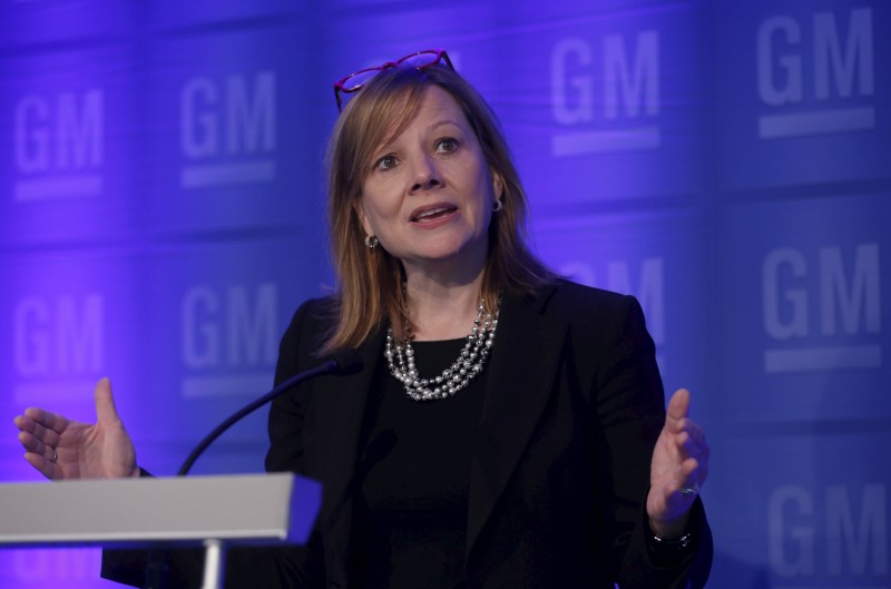 © Reuters. General Motors Co., CEO Mary Barra  addresses the media before the start of the annual GM Shareholders meeting at  GM world headquarters in Detroit, 
