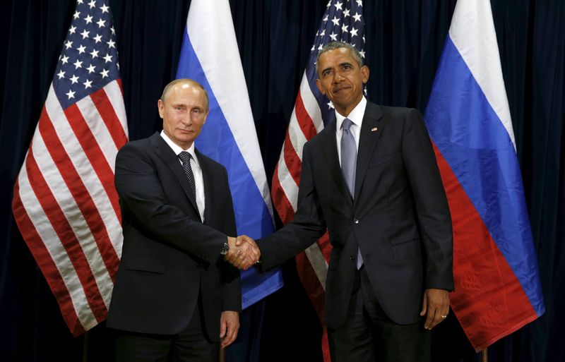 © Reuters. Obama cumprimenta Putin em Nova York