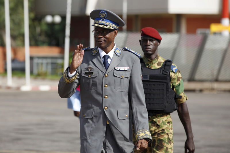 © Reuters. الجيش في بوركينا فاسو: الحرس الرئاسي يرفض نزع سلاحه بعد انقلاب