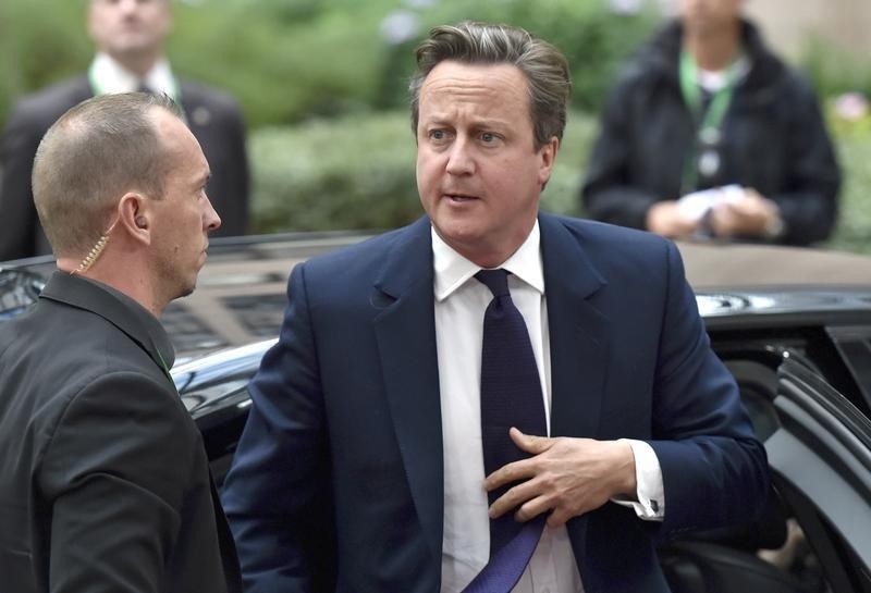 © Reuters. British Prime Minister Cameron arrives at a European Union leaders extraordinary summit on the migrant crisis, in Brussels