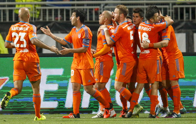 © Reuters. ضربة لآمال ليون بالخسارة 1-صفر أمام بلنسية بدوري الأبطال