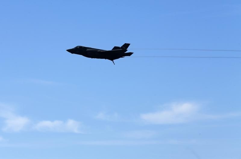 © Reuters. A Lockheed Martin Corp's F-35C is shown with its tailhook down before landing on the deck of the USS Nimitz aircraft carrier, while off the coast of California