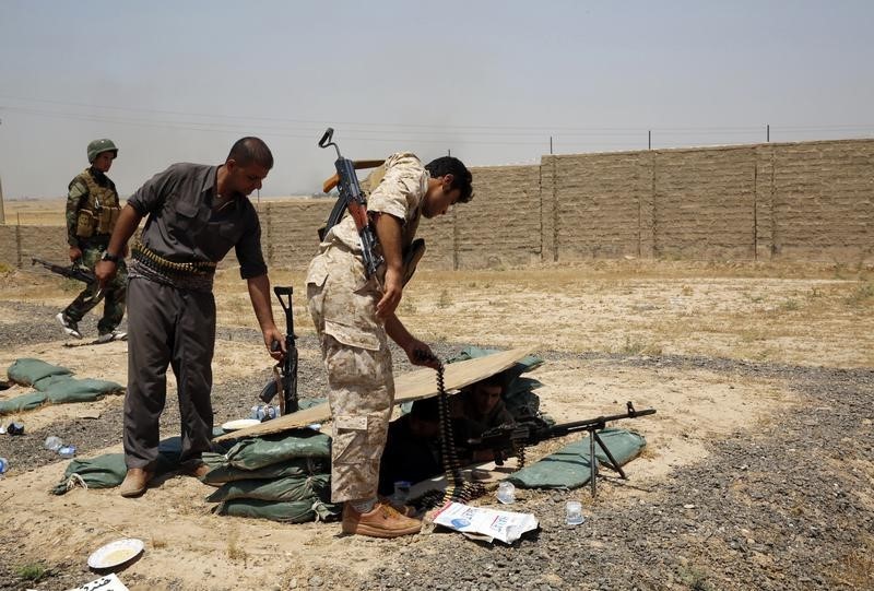 © Reuters. الأكراد يكسبون أرضا من الدولة الإسلامية في شمال العراق