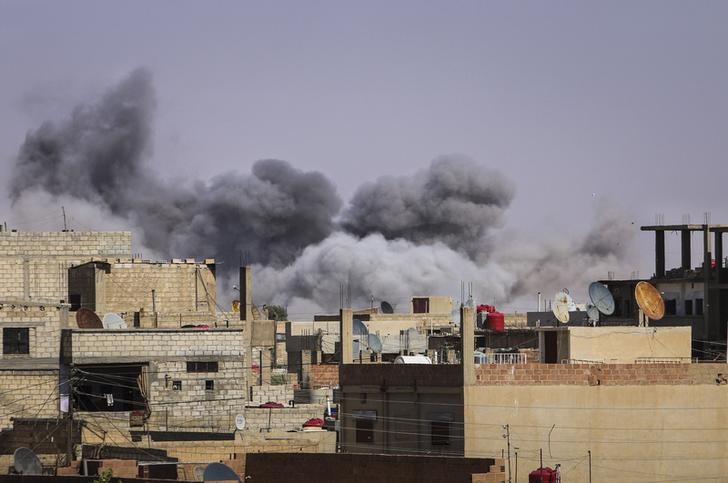 © Reuters. التلفزيون السوري: روسيا نفذت عدة ضربات جوية ضد أهداف للدولة الإسلامية