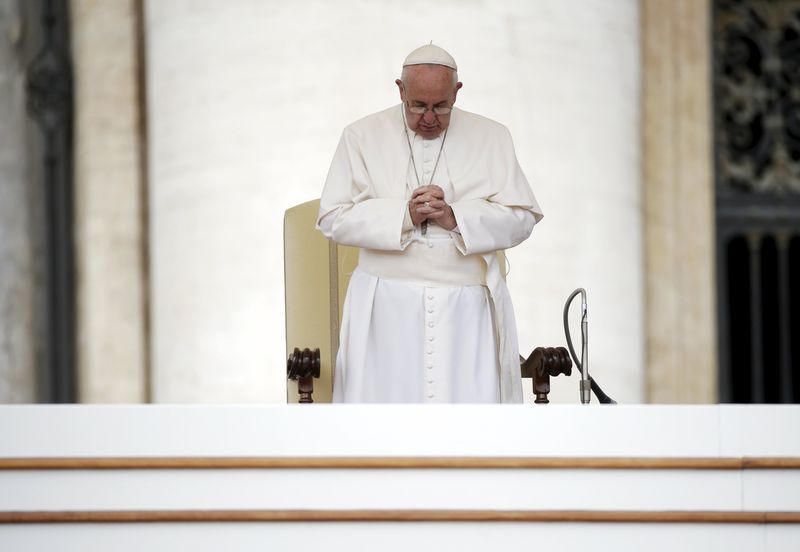 © Reuters. Papa Francisco durante missa na Praça de São Pedro, no Vaticano