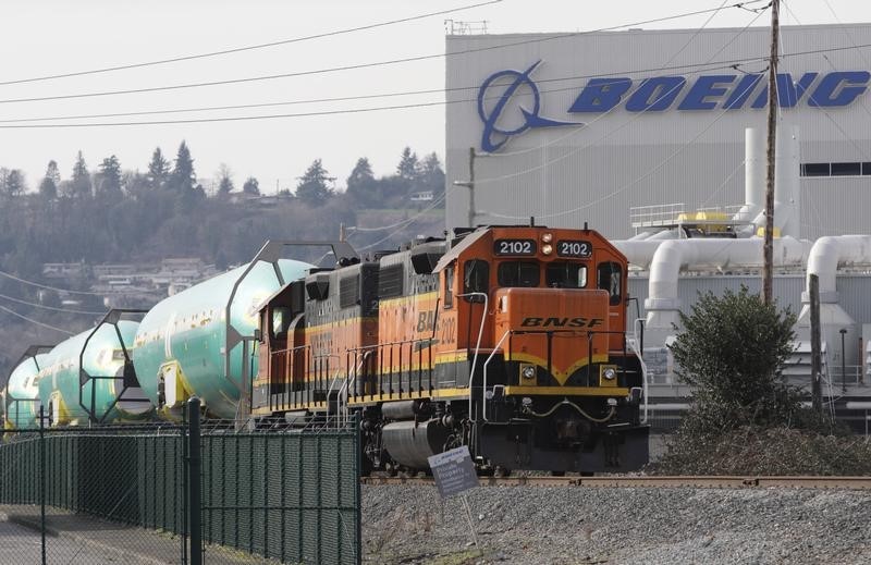 © Reuters. Boeing 737 fuselages are delivered by BNSF train to a Boeing manufacturing site in Renton, Washington