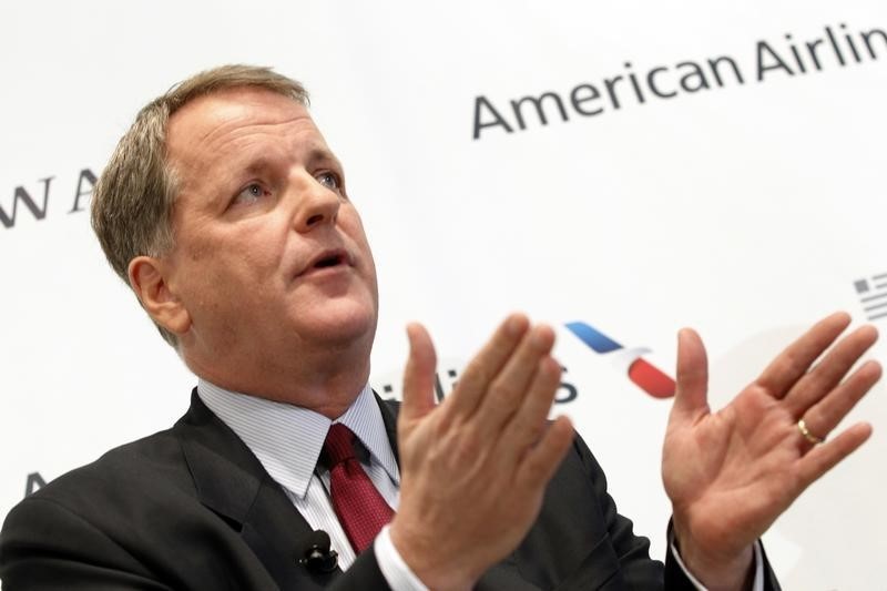 © Reuters. U.S. Airways CEO Doug Parker announces the planned merger of AMR Corp, the parent of American Airlines in Dallas