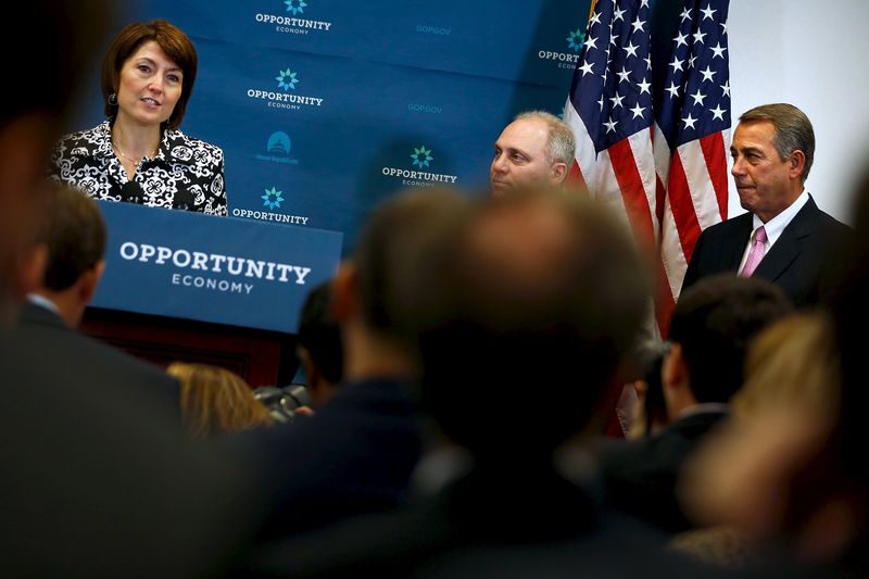 © Reuters. Rodgers, Scalise and Boehner address a news conference after their closed Republican House caucus meeting at the U.S. Capitol in Washington