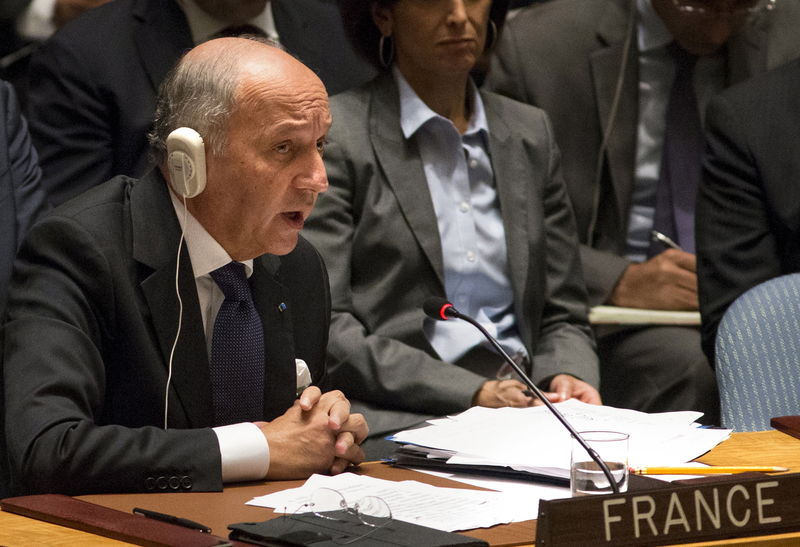 © Reuters. France's Foreign Minister Fabius speaks at the U.N. Security Council meeting on counter-terrorism in Manhattan, New York