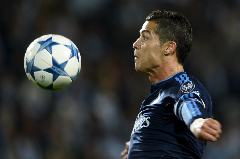 © Reuters. El Real Madrid gana ante el Malmo con un nuevo récord de Ronaldo