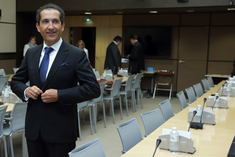 © Reuters. Patrick Drahi, Franco-Israeli businessman, Executive Chairman of cable and mobile telecoms company Altice and founder of Numericable arrives to attend a hearing at the French National Assembly in Pari