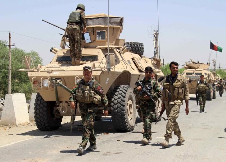 © Reuters. Afghan forces prepare for battle with Taliban on the outskirts of Kunduz city, northern Afghanistan