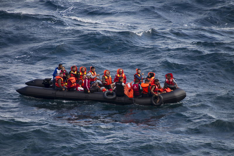 © Reuters. ACNUR espera 1,4 millones de refugiados en el Mediterráneo entre 2015 y 2016