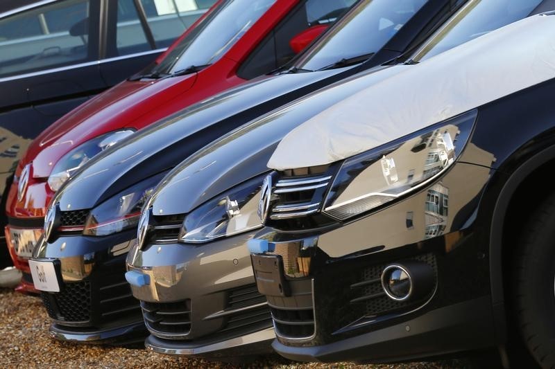 © Reuters. Volkswagen cars are seen at a dealership in London