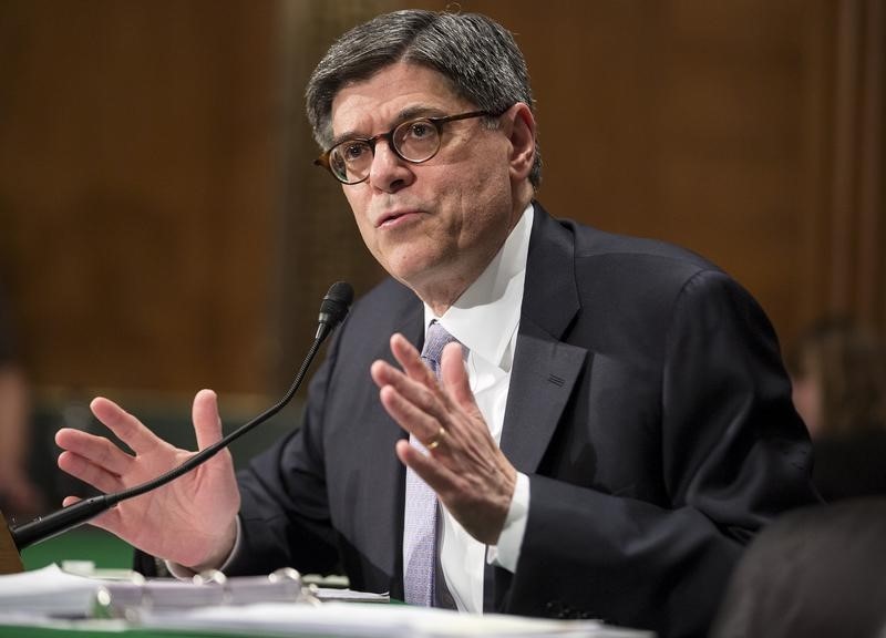 © Reuters. U.S. Treasury Secretary Jack Lew testifies before a Senate Banking Committee hearing on "Financial Stability Oversight Council Accountability"