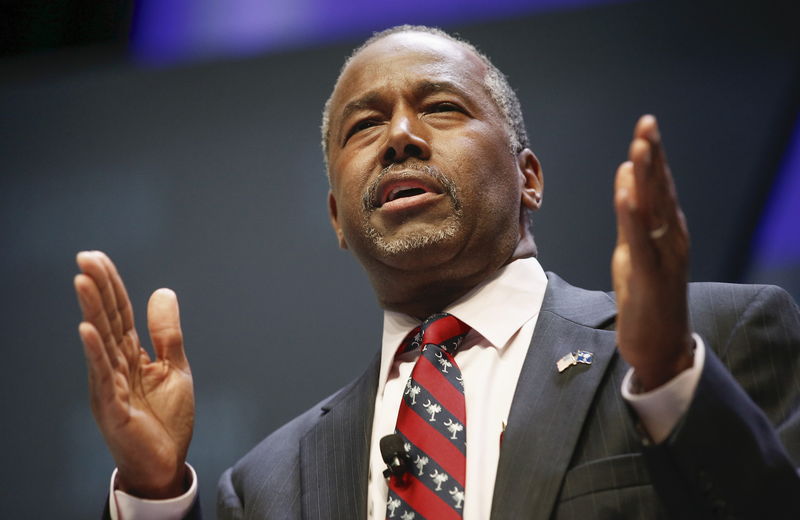 © Reuters. U.S. Republican candidate Dr. Ben Carson speaks during the Heritage Action for America presidential candidate forum in Greenville