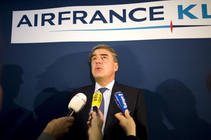 © Reuters. Air France-KLM CEO Alexandre de Juniac attends a news conference in Paris