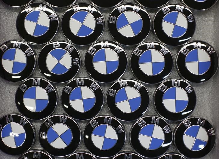 © Reuters. BMW logos are displayed on production line of BMW C evolution electric maxi-scooter at BMW motorcycle plant in Berlin