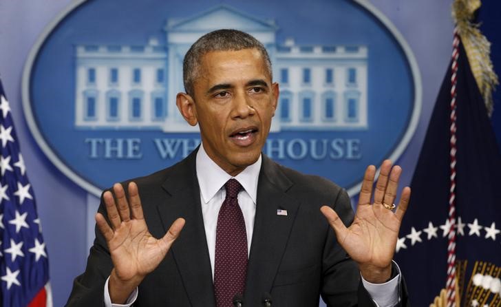 © Reuters. Tras el tiroteo en Oregon, un airado Obama culpa a la política de armas de EEUU