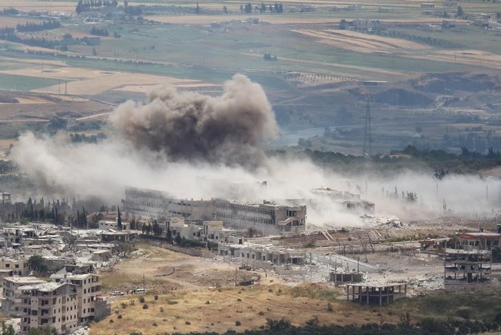 © Reuters. تلفزيون الميادين: المقاتلات الروسية تقصف جيش الفتح في إدلب