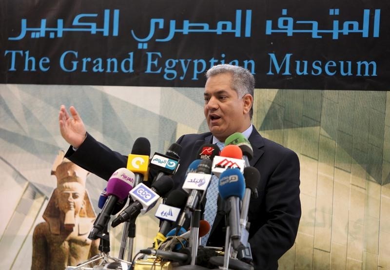 © Reuters. مصر تسترد من فرنسا تمثالا فرعونيا من الخشب يرجع لأكثر من 43 قرنا