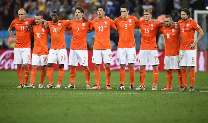 © Reuters. Seleção holandesa durante partida contra a Argentina na Copa do Mundo de 2014