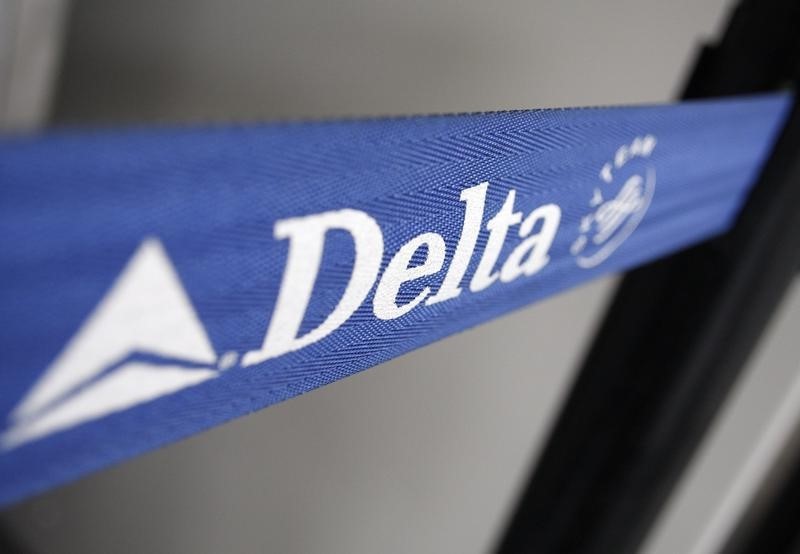 © Reuters. The Delta airline logo is seen on a strap at JFK Airport in New York