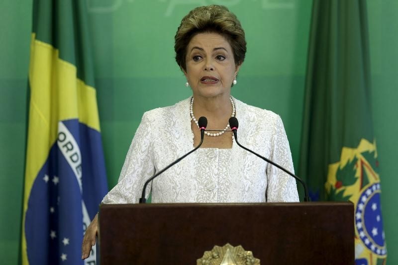 © Reuters. رئيسة البرازيل تلغي ثماني حقائب وزارية لخفض الانفاق