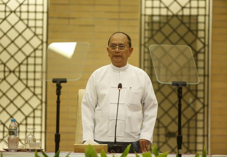 © Reuters. Myanmar's President Thein Sein gives an opening speech at a meeting with ethnic rebel groups to discuss a nationwide ceasefire agreement in Naypyitaw